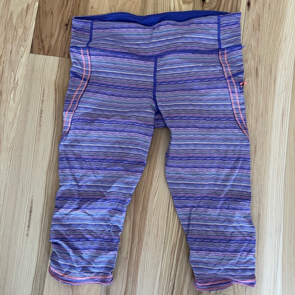 Lululemon Purple/Pink striped cropped/3/4 leggings